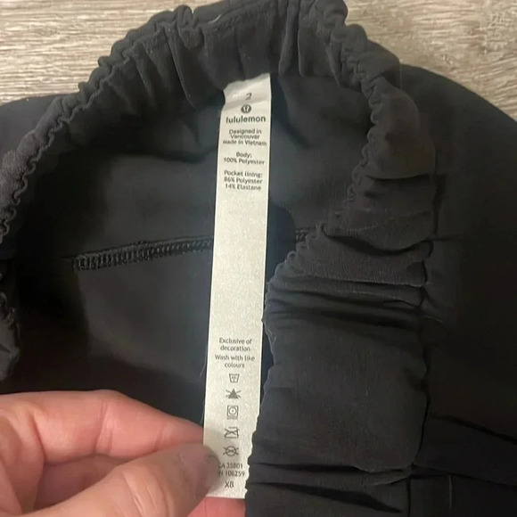 NWOT Lululemon On the Fly Skirt Woven Black Size 2 Quick-Dry Travel Mid-Rise - Picture 3 of 6